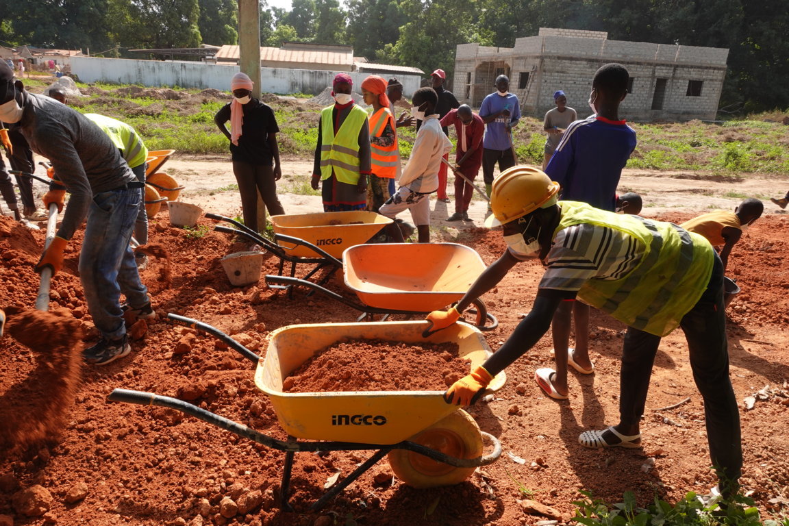 Formazione in Rammed Earth, architetture sostenibile in Africa con Baliuo Salo